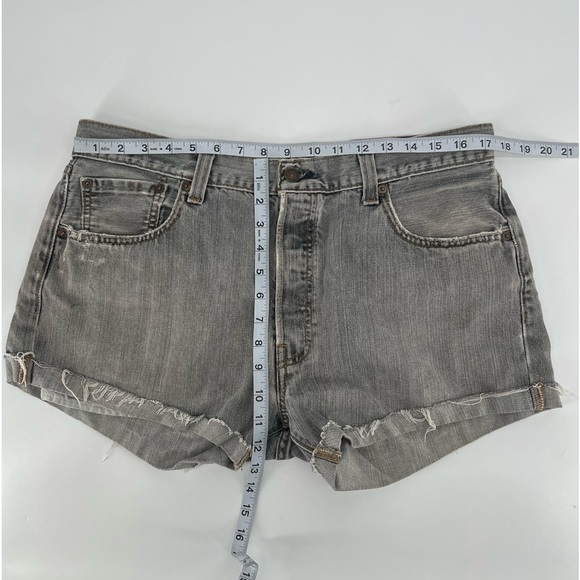 Levi's Gray 501 Button Fly Cuffed Distressed Hem Jean Shorts Size 35 Men's - Picture 4 of 4